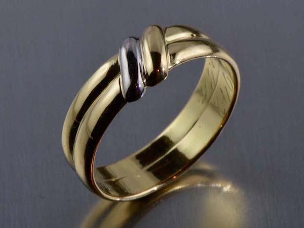 Ehe-Ringe - zusammen geschweisst - verbunden -  und vereint. / Mit Lasertechnik angefertigter Kettenanhänger - Goldschmiede Wigholm , Murg am Walensee