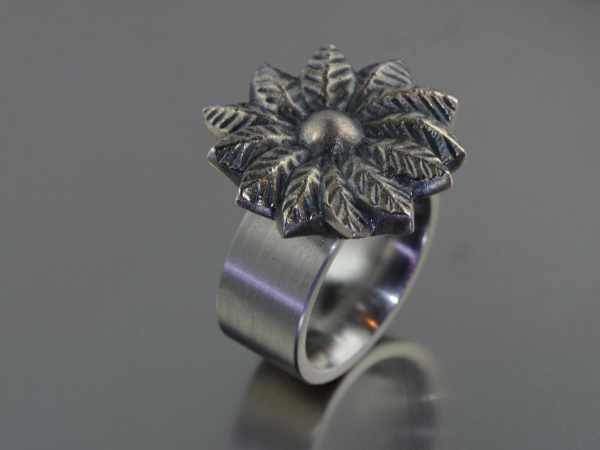 Silberring Blütenform auswechselbares Motiv / Workshop - Goldschmiede Wigholm , Murg am Walensee